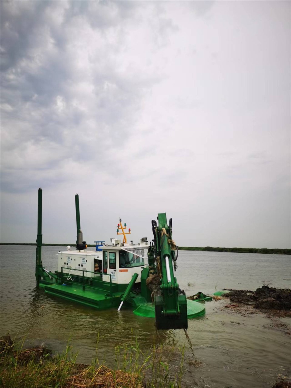 800m³/h Multifunctional Amphibious Dredge Vessel factory